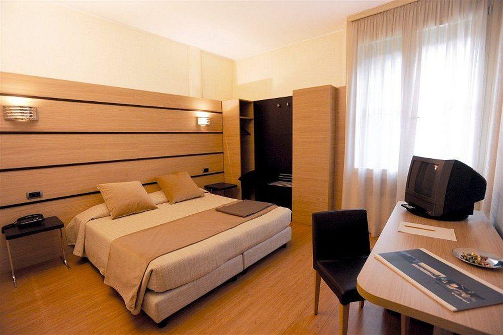Hotel Cora Carate Brianza Exterior photo