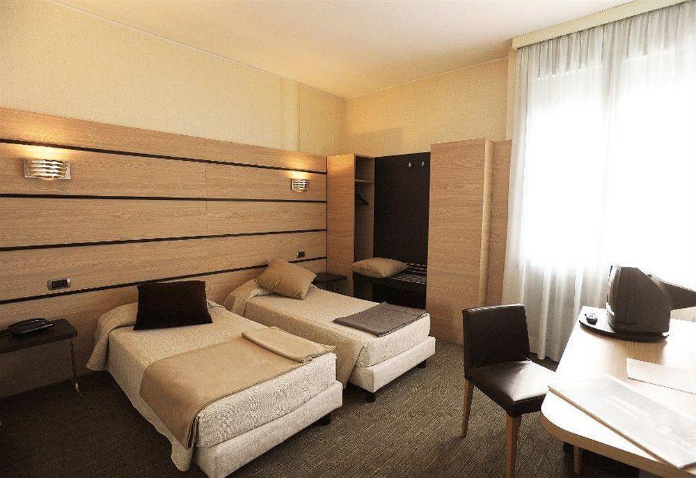 Hotel Cora Carate Brianza Exterior photo