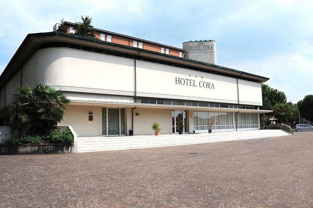 Hotel Cora Carate Brianza Exterior photo