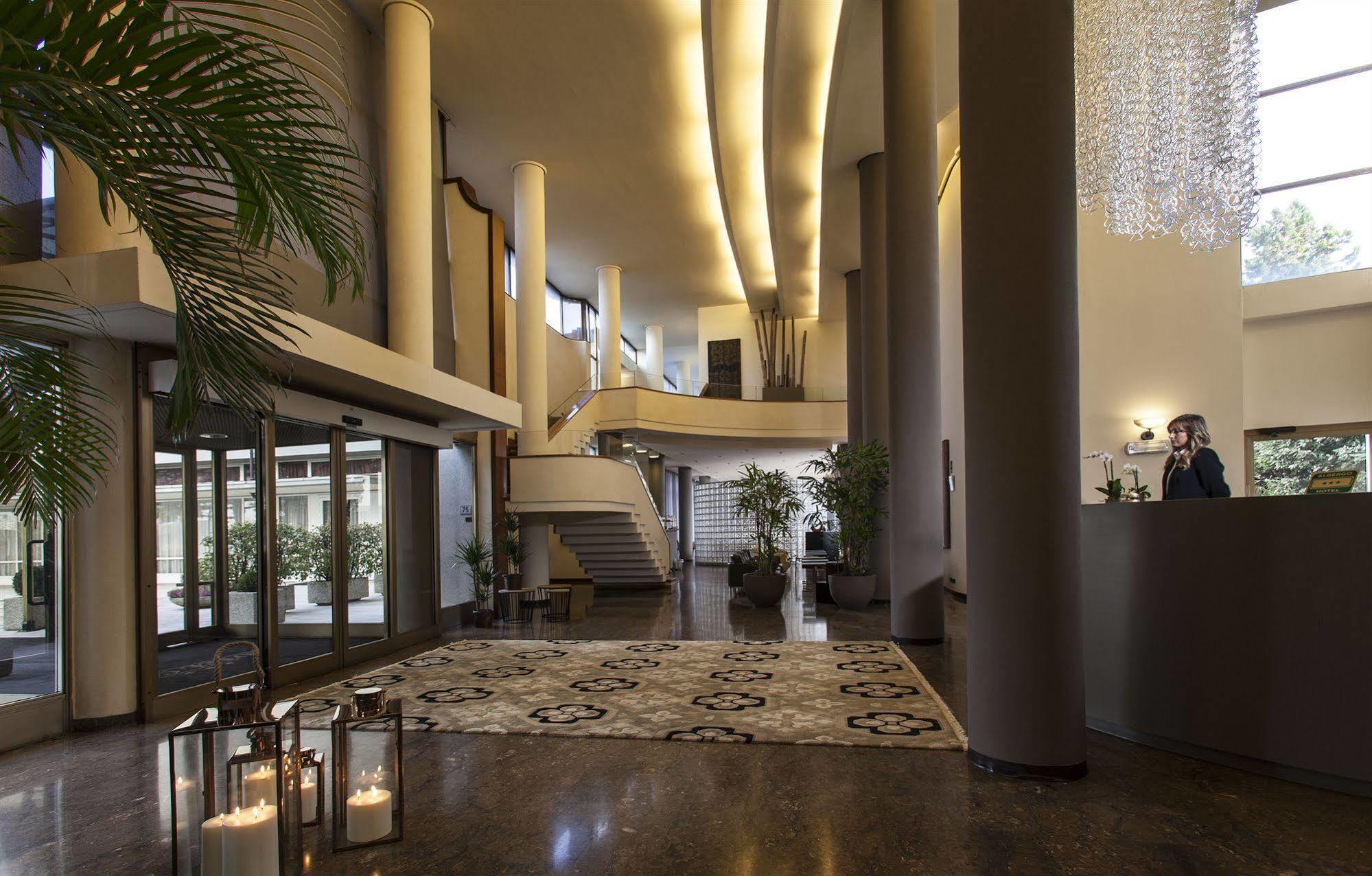 Hotel Cora Carate Brianza Exterior photo